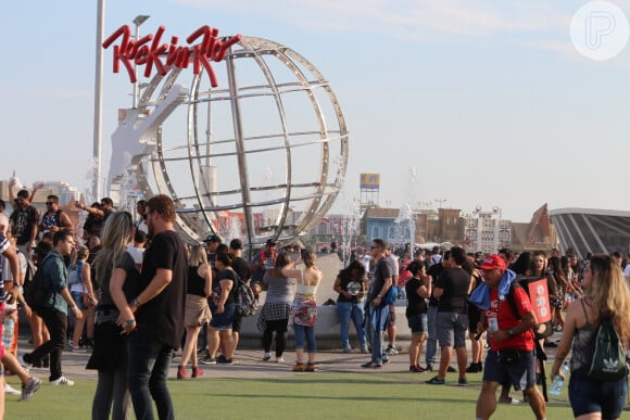 Uma dica importante é: beba muita água. O sol do Rock in Rio vai te fazer transpirar mais do que o comum, o que pode causar desidratação