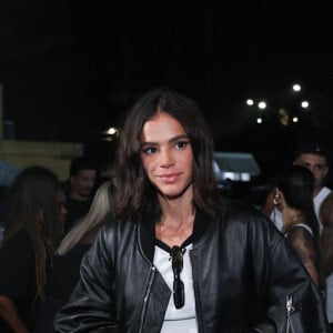 Bruna Marquezine levou o namorado, João Guilherme, a mãe e a irmã ao Rock in Rio e acabou monopolizando os carrinhos do local