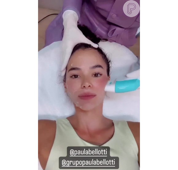 Em seu rosto, Bruna Marquezine utiliza o Ultrassom Microfocado, uma técnica que dá resultado de lifting facial sem aplicações