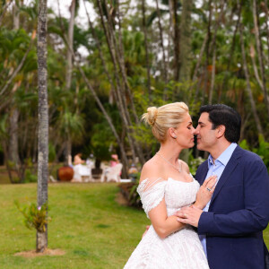 Ana Hickmann e Edu Guedes celebraram o noivado com uma festa neste sábado (14)