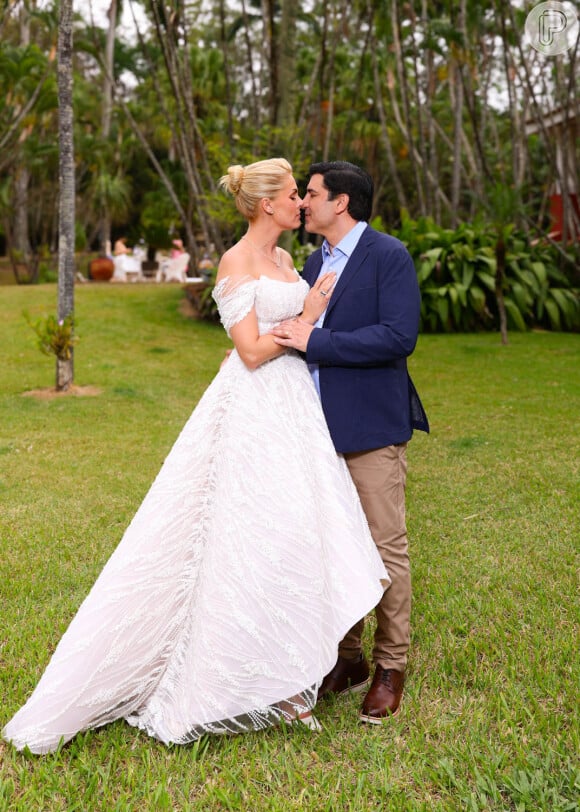 Ana Hickmann e Edu Guedes celebraram o noivado com uma festa neste sábado (14)