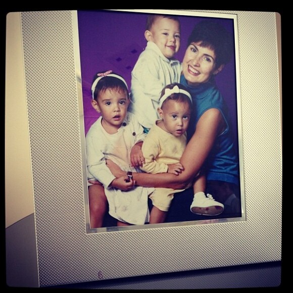 Fátima Bernardes se tornou mãe dos trigêmeos Beatriz, Vinícius e Laura em 1997