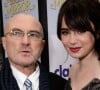 O pai de Lily Collins é Phill Collins, cantor, compositor, e baterista.