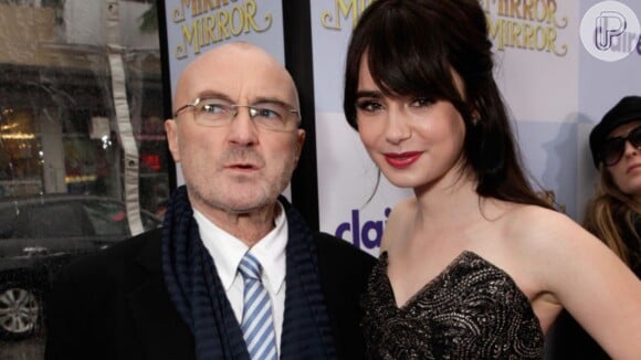 O pai de Lily Collins é Phill Collins, cantor, compositor, e baterista.