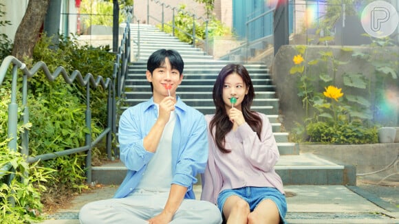 'O Amor Mora ao Lado' tem feito o maior sucesso na Netflix com a história de Bae Seok-ryu (Jung So-min) e Choi Seung-hyo (Jung Hae-in)