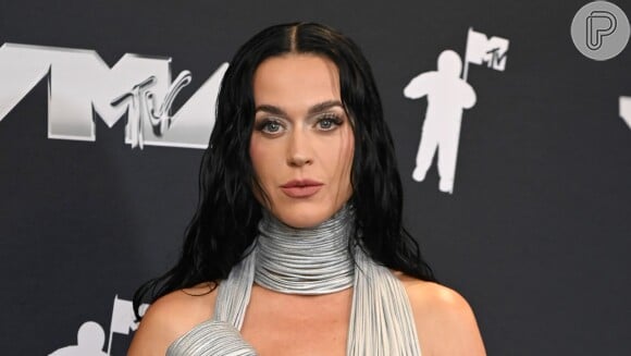 Katy Perry também já afirmou que em seus camarins até possuem comidas saudáveis quando está em turnê com a equipe.