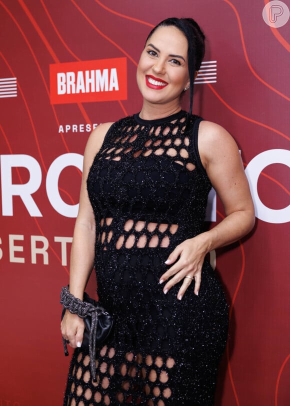 Graciele Lacerda elegeu um look all black para noite de show do marido, Zezé Di Camargo