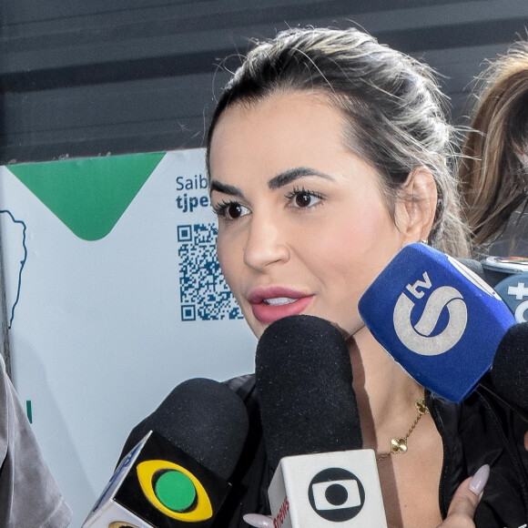 Deolane Bezerra conversou com a imprensa e negou crimes de lavagem de dinheiro e participação em jogos ilegais