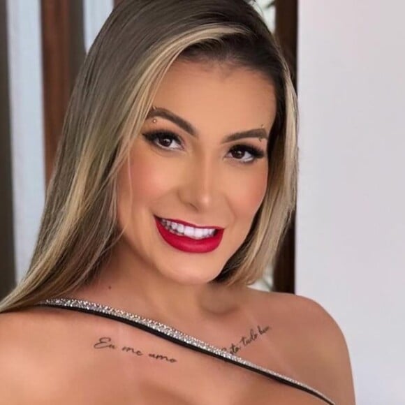 Andressa Urach adotou fios de ouro no cabelo: 'Brilho que não passa despercebido'