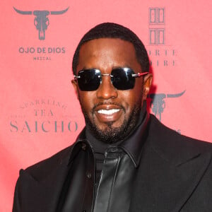 Já nos finais de semana, P. Diddy e outros presos comem pizza de queijo com espinafre