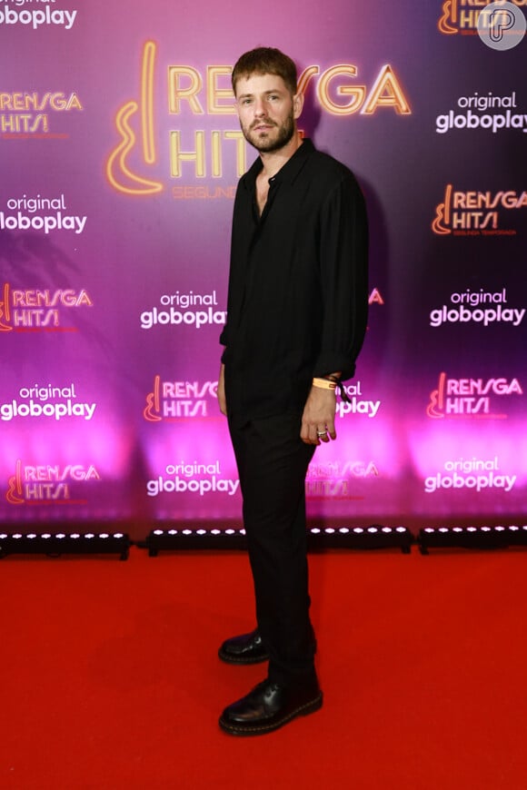 Maurício Destri foi outro famoso a eleger look all black para festa da nova temporada da série 'Rensga Hits'