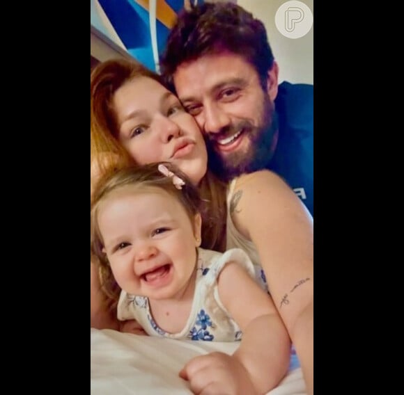 Rafael Cardoso se tornou pai de Helena há 11 meses. Atualmente, ele vive um relacionamento com a mãe da criança, a psicóloga Carol Ferraz