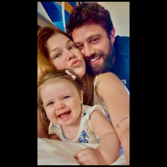 Rafael Cardoso se tornou pai de Helena há 11 meses. Atualmente, ele vive um relacionamento com a mãe da criança, a psicóloga Carol Ferraz