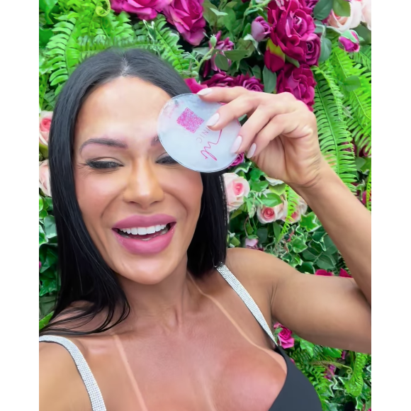 "Estamos trazendo de volta a leveza e autenticidade que ela tanto deseja em sua expressão facial", explica Natalia Beauty, responsável pelo procedimento