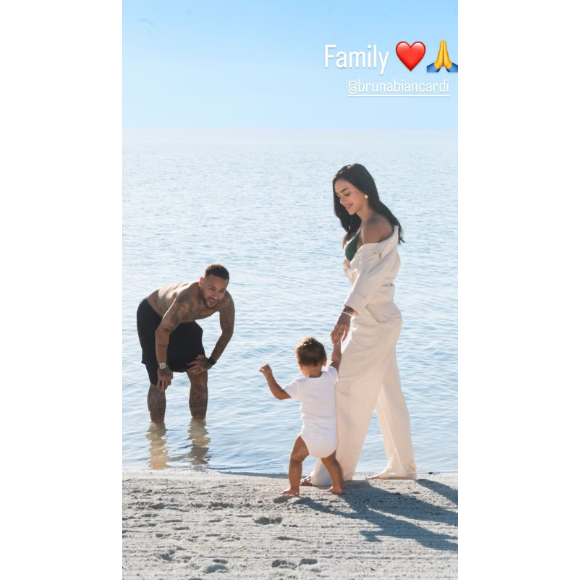Neymar Jr divulga homenagem para Mavie no aniversário de um ano da filha