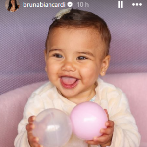 Bruna Biancardi posta fotos de 1 ano de Mavie, filha com Neymar