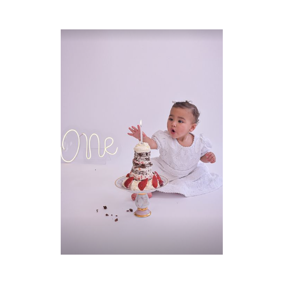 Sessão de fotos de Mavie, filha de Neymar, chama atenção da web