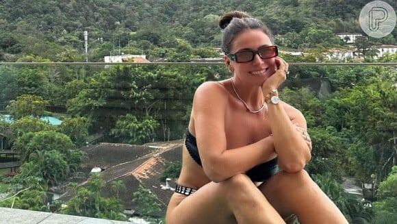 Giovanna Antonelli exibe corpo definido em fotos de biquíni, mas detalhe inusitado no umbigo rouba a cena