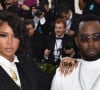 Cassie acusa P.Diddy de agressão sexual, abuso físico e uma acusação de que o seu ex-namorado a forçava a fazer sexo com outros homens enquanto ele assistia