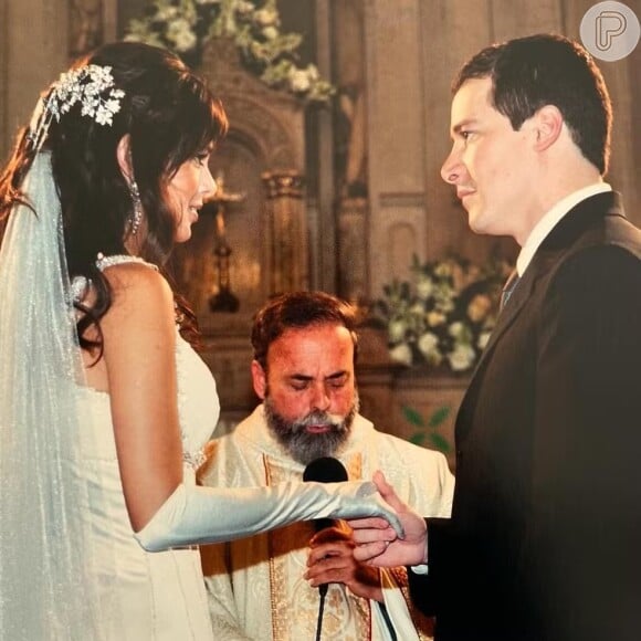 O casamento de Vera Viel e Rodrigo Faro foi celebrado pelo padre Antônio Maria em 2003