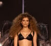 O desfile celebra o retorno da icônica marca de lingerie e começou às 20h – no horário de Brasília – em Nova York, nos Estados Unidos, com transmissão ao vivo pelas redes sociais