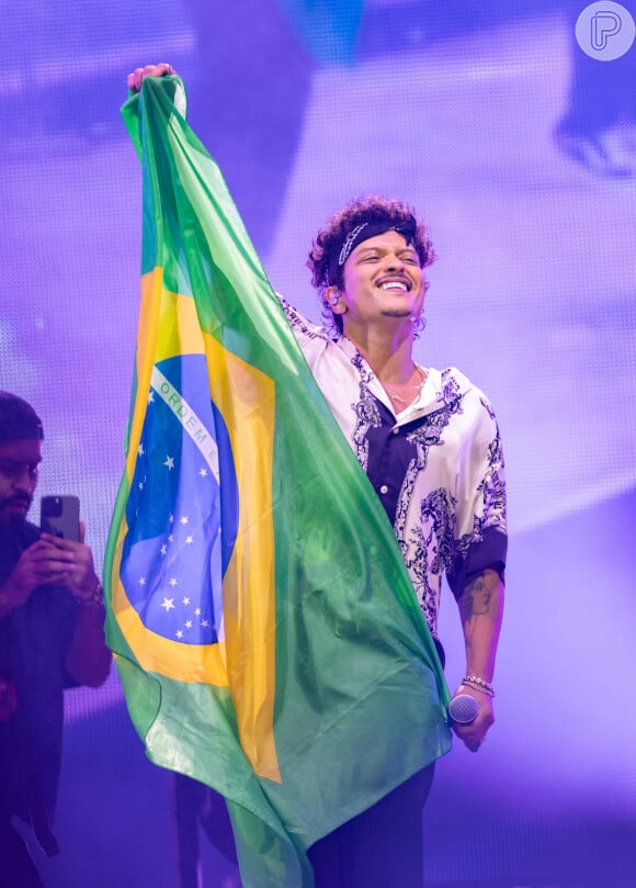 Bruno Mars está no Brasil para uma série de shows e o público, encantado pelo carisma do popstar, está ávido por descobrir mais curiosidades sobre sua trajetória