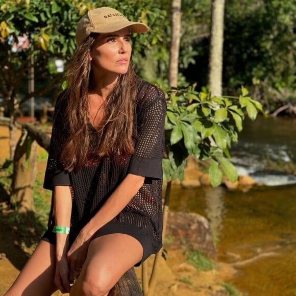 Deborah Secco está matando a saudade dos seus fãs de seus já tradicionais cliques de biquíni