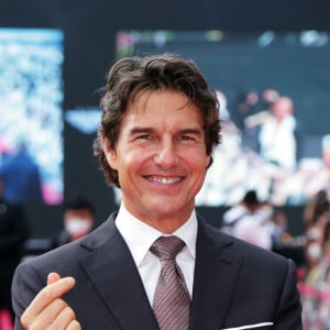 O motivo para isso seria os roncos extremamente altos de Tom Cruise, que poderiam incomodar qualquer um ao seu redor