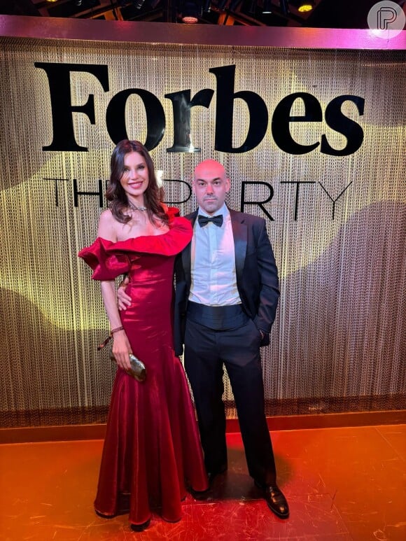 Festa da Forbes contou com a presença da modelo e apresentadora Júlia Pereira