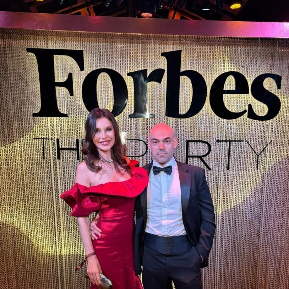 Festa da Forbes contou com a presença da modelo e apresentadora Júlia Pereira