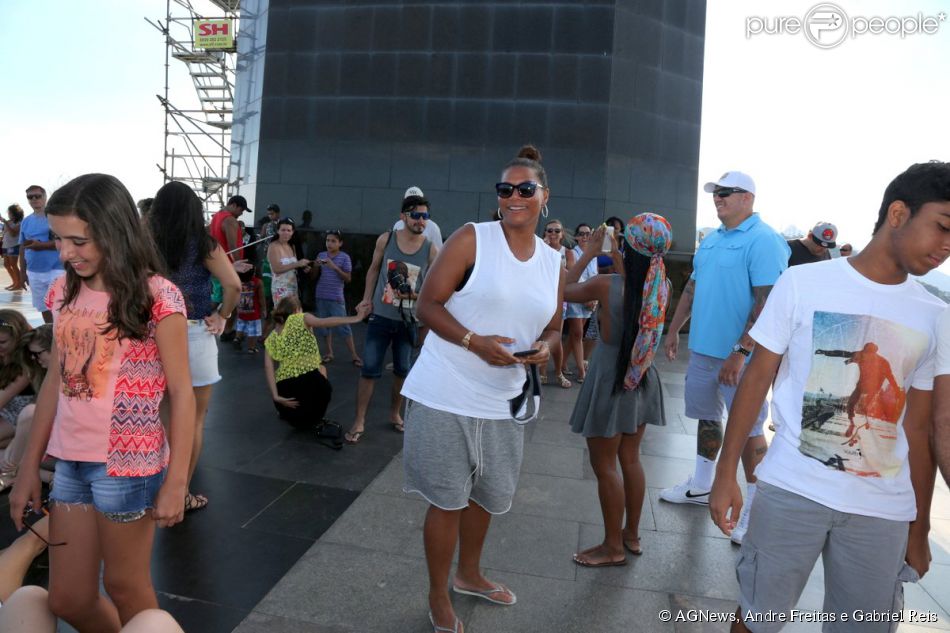 Queen Latifah visita o Cristo Redendor, no Rio de Janeiro. Atriz e cantora está no Brasil desde sábado, 24 de janeiro de 2015