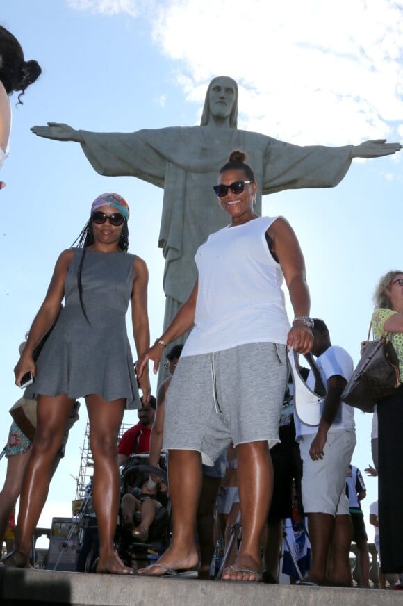 Queen Latifah leva a namorada, a dançarina Eboni Nichols, para visitar Cristo Rendentor, no Rio