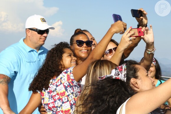 Queen Latifah faz selfie em visita ao Cristo Redentor, no Rio