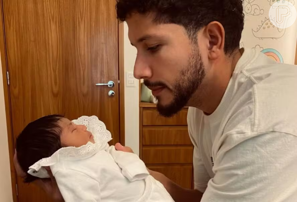 Yuri Lima: 'Estou até agora pensando em uma legenda e tudo parece pouco. Em pouco tempo, você já mudou tudo pra melhor, minha filha. Obrigado pelo melhor presente, Deus!'