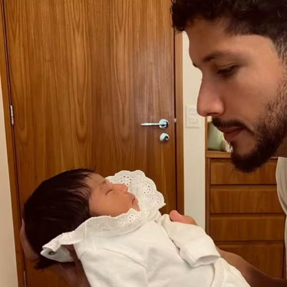 Yuri Lima: 'Estou até agora pensando em uma legenda e tudo parece pouco. Em pouco tempo, você já mudou tudo pra melhor, minha filha. Obrigado pelo melhor presente, Deus!'