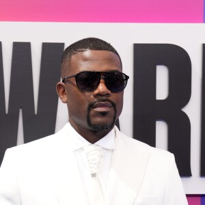 Homem afirmou que foi a uma festa onde estava P. Diddy e perdeu a consciência após ingerir bebida