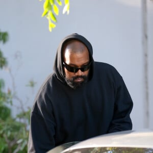 Kanye West teria feito a moça sentar em uma cadeira em frente a ele e disse ao diretor para colocar a câmera diretamente em Jenn An