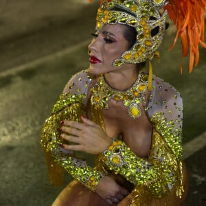 Ana Paula Minerato chorou ao passar por problema íntimo no desfile do carnaval 2023 da Gaviões da Fiel