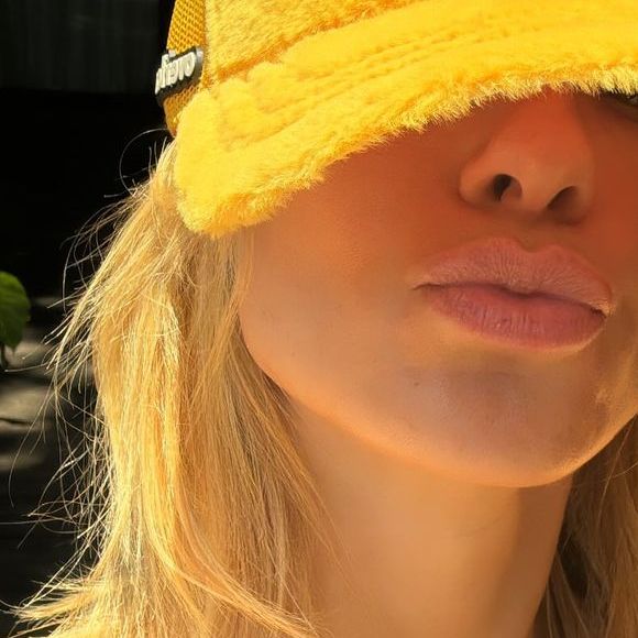 Carolina Dieckmann aproveitou o calorão no Rio de Janeiro nesta quinta-feira (27)