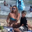 Eita! Luana Piovani dá bronca após reparar que estava sendo filmada na praia ao lado do filho: 'Tá chato. Tá?'. Veja!