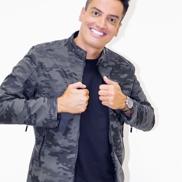 Leo Dias organizou o especial 'Natal do Embaixador', de Gusttavo Lima no SBT, montou a lista de convidados e foi indicado como o apresentador