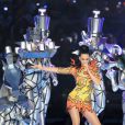 Katy Perry faz performance colorida e cheia de efeitos especiais no intervalo do Super Bowl 2015, em 1 de fevereiro de 2015