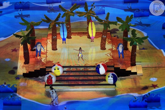 Katy Perry faz performance colorida e cheia de efeitos especiais no intervalo do Super Bowl 2015, em 1 de fevereiro de 2015