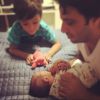 Vanessa Giácomo publicou em seu Instagram a primeira foto de Maria, sua filha com o marido, Giuseppe Dioguradi, após deixar a maternidade. 'Rodeada de amor', escreveu a atriz em seu Instagram