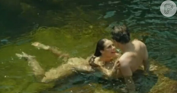 Paolla Oliveira e Enrique Diaz gravaram uma cena sem roupa em uma cachoeira