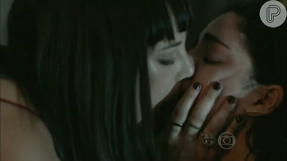 'Felizes Para Sempre?': Danny Bond (Paolla Oliveira) beija Daniela (Martha Nowill) depois de ser desmascarada