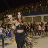 Descalça, Thaila Ayala mostra samba no pé em ensaio técnico da Gaviões da Fiel, em São Paulo
