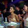 Sem o namorado, Uriel Del Toro, Isis Valverde curte festa Verão na Laje acompanhada de amiga