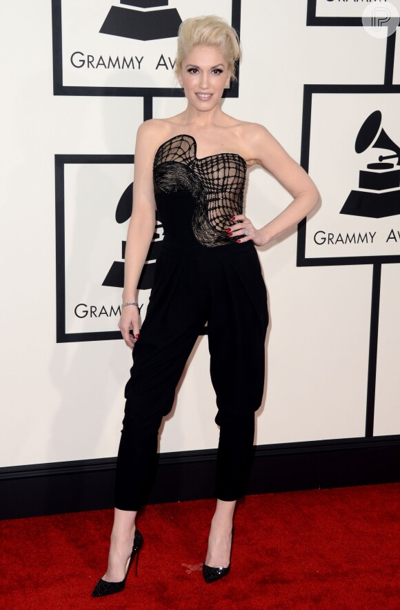 Gwen Stefani veste Versace no Grammy Awards 2015