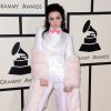 Charli XCX veste Moschino no Grammy Awards 2015